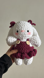 MALLOW - Peluche 20cm Lapin Mignon Crochet Robe Bordeaux