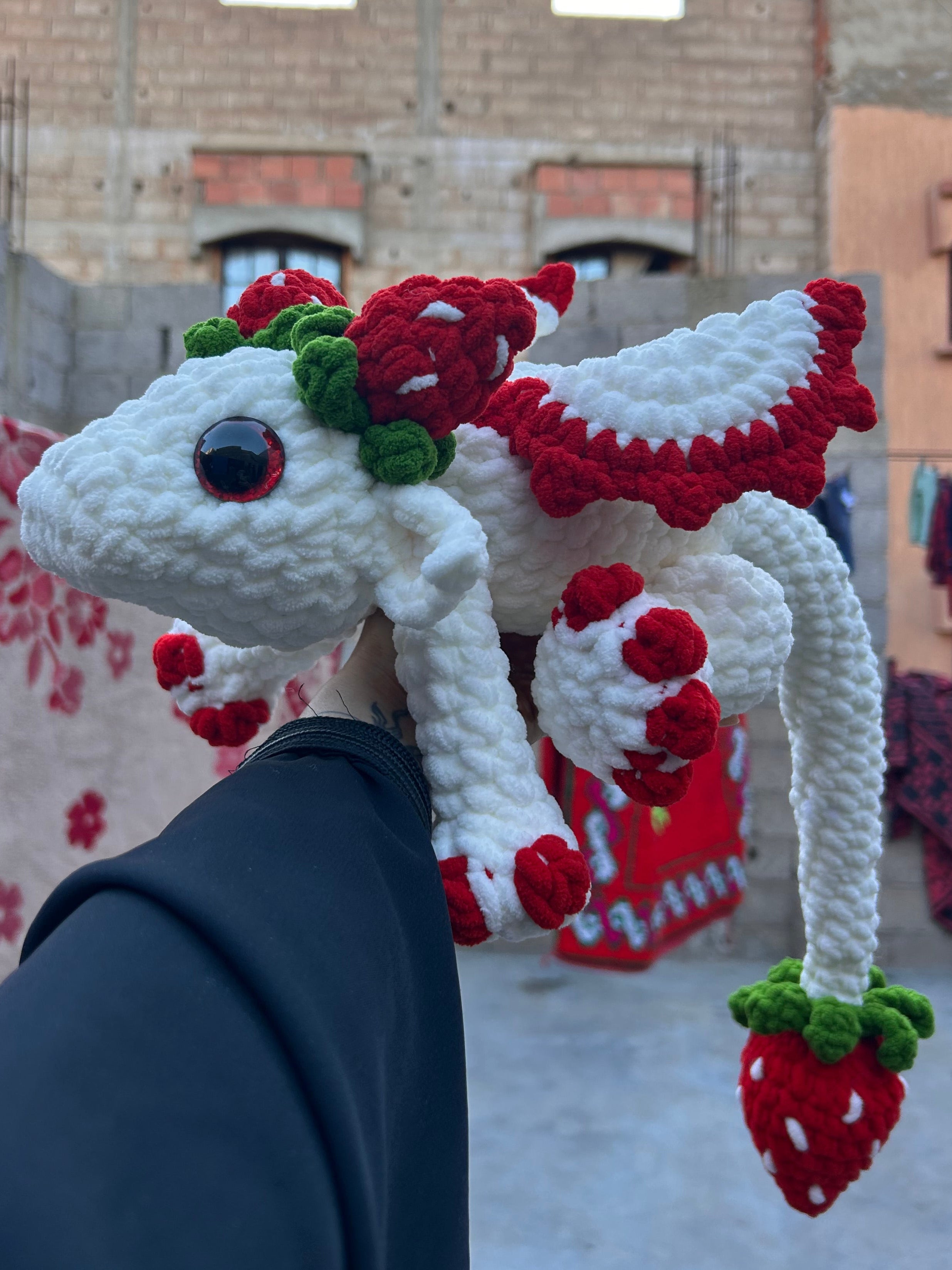 BERRYFLUFF - Peluche plus de 30cm Dragon Mignon Blanc et Fraises