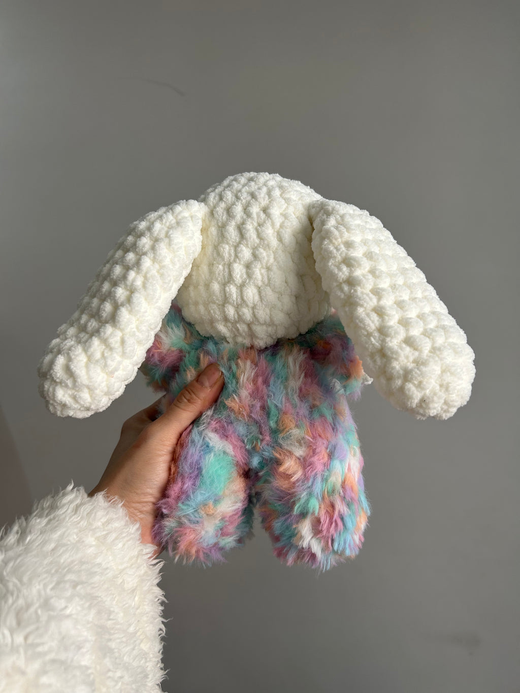 BABY BUNNY - Peluche 20cm Lapin Mignon Crochet Pyjama Fil Fur