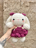 MALLOW - Peluche 20cm Lapin Mignon Crochet Robe Bordeaux