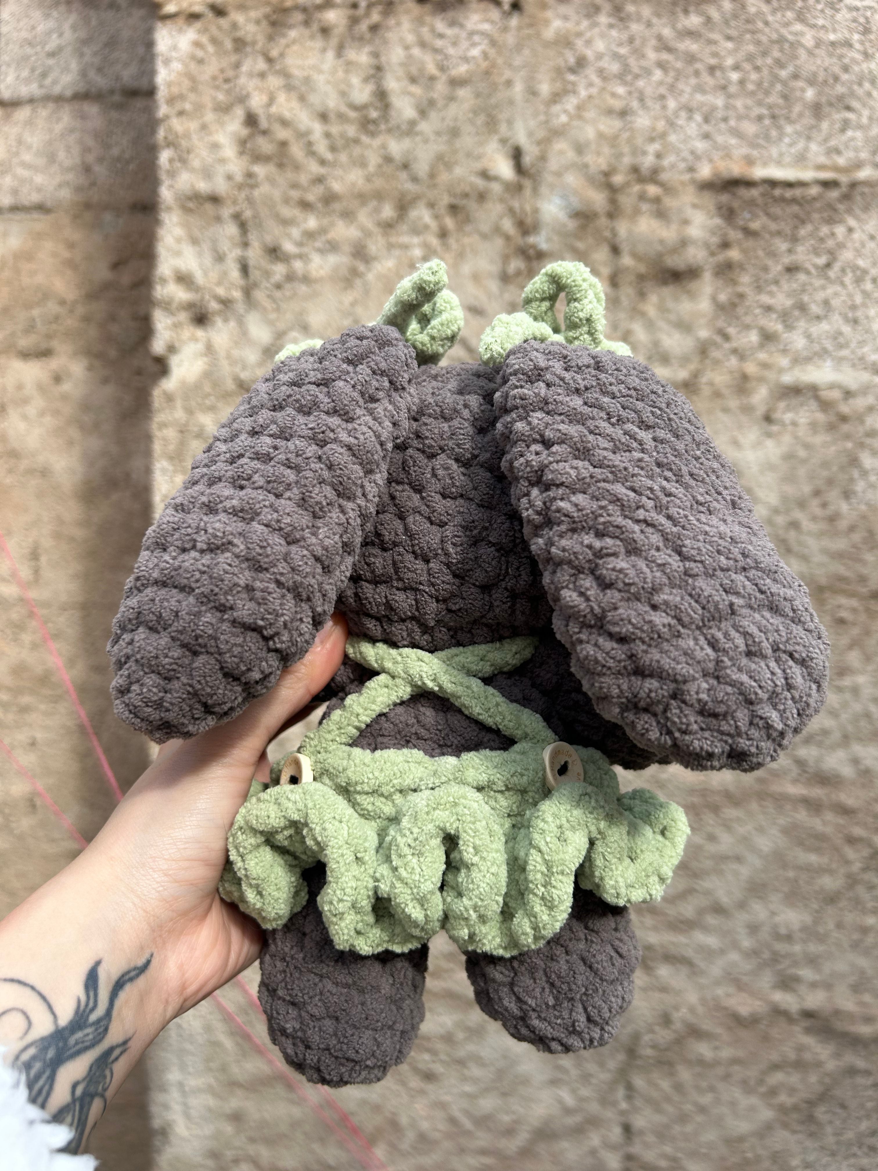 TIA - Peluche 20cm Lapin Mignon Crochet Robe Vert