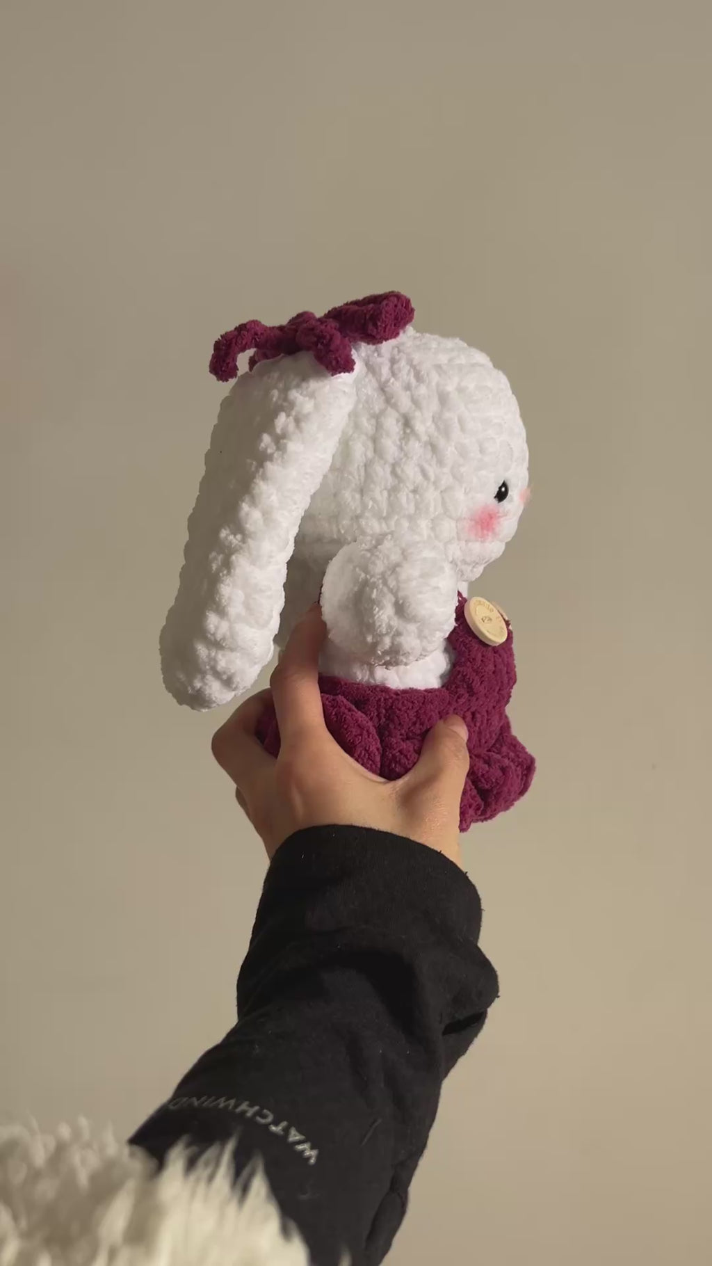 MALLOW - Peluche 20cm Lapin Mignon Crochet Robe Bordeaux